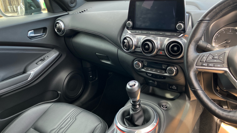 Nissan Juke 1.0 DiG-T 114 Tekna 5dr Petrol Hatchback